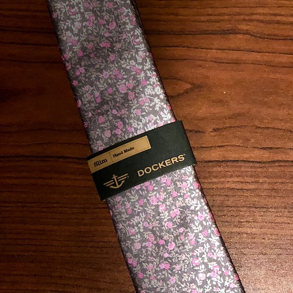 Handmade Slim Dockers Floral Tie - Picture 2 of 2